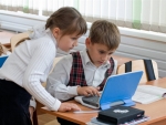 Դպրոցները զոռով երեխային մղում են համակարգչի գիրկը` հետն էլ բողոքում