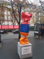 Հայաստանի դրոշի գույներով կոնֆետի քանդակը զարդարում է Փարիզը