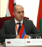 Հայերենը՝ պաշտոնական լեզու, ռուսերենը՝ աշխատանքային