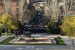 Մեծ թվով ոստիկաններ փակել են ԱԺ մուտքը 