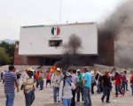 Մեքսիկայում ուսուցիչները հրդեհել են կուսակցությունների գրասենյակները
