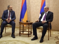 Բակո Սահակյան Երևանում հանդիպել է ՀՀ վարչապետի պաշտոնակատար Նիկոլ Փաշինյանի հետ (տեսանյութը՝ «Ազատություն» ռադիոկայանի)