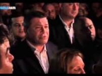 Ոստիկանապետն ու Րաֆֆի Հովհաննիսյանը միասին աղոթում են (տեսանյութը՝ «PanoramaamTV»-ի)