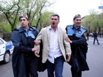 Ոստիկանները դաժան ծեծի են ենթարկել Արմեն Մարտիրոսյանին