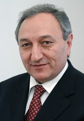 «Ո՛Չ ՇԱՏ ԶԱՐՄԱՆԱԼ, Ո՛Չ ՇԱՏ ԶԱՅՐԱՆԱԼ Է ՊԵՏՔ» 