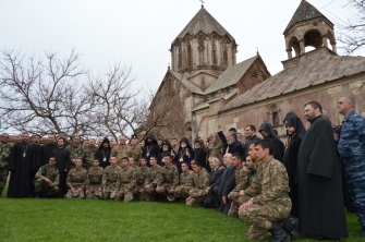 Բա­նակն ու ե­կե­ղե­ցին՝ թև-թի­կունք