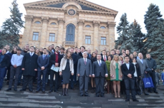 Եվրոպացի երիտասարդները հանդիպել են ԱԺ նախագահ Գալուստ Սահակյանի հետ