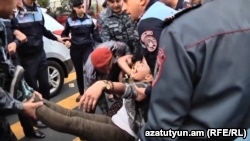 Ոստիկանության պարզաբանումը Երևանում հետիոտնային անցումը փակելու ակցիան դադարեցնելու մասին