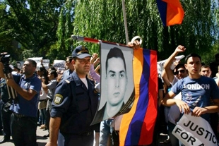 Ռասմուսենից հայ երիտասարդներն արդարություն են պահանջում (ֆոտոշարք)