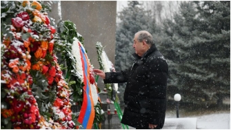 Հայաստանի նախագահը Եռաբլուրում հարգանքի տուրք է մատուցել Արցախյան ազատամարտի նահատակների հիշատակին