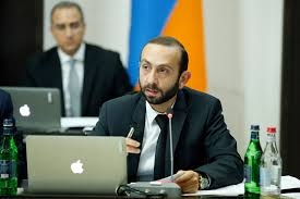 Արարատ Միրզոյանի օգնականի մորն աշխատանքով ապահովելու համար ամբողջական հիմնարկ են տեղափոխում